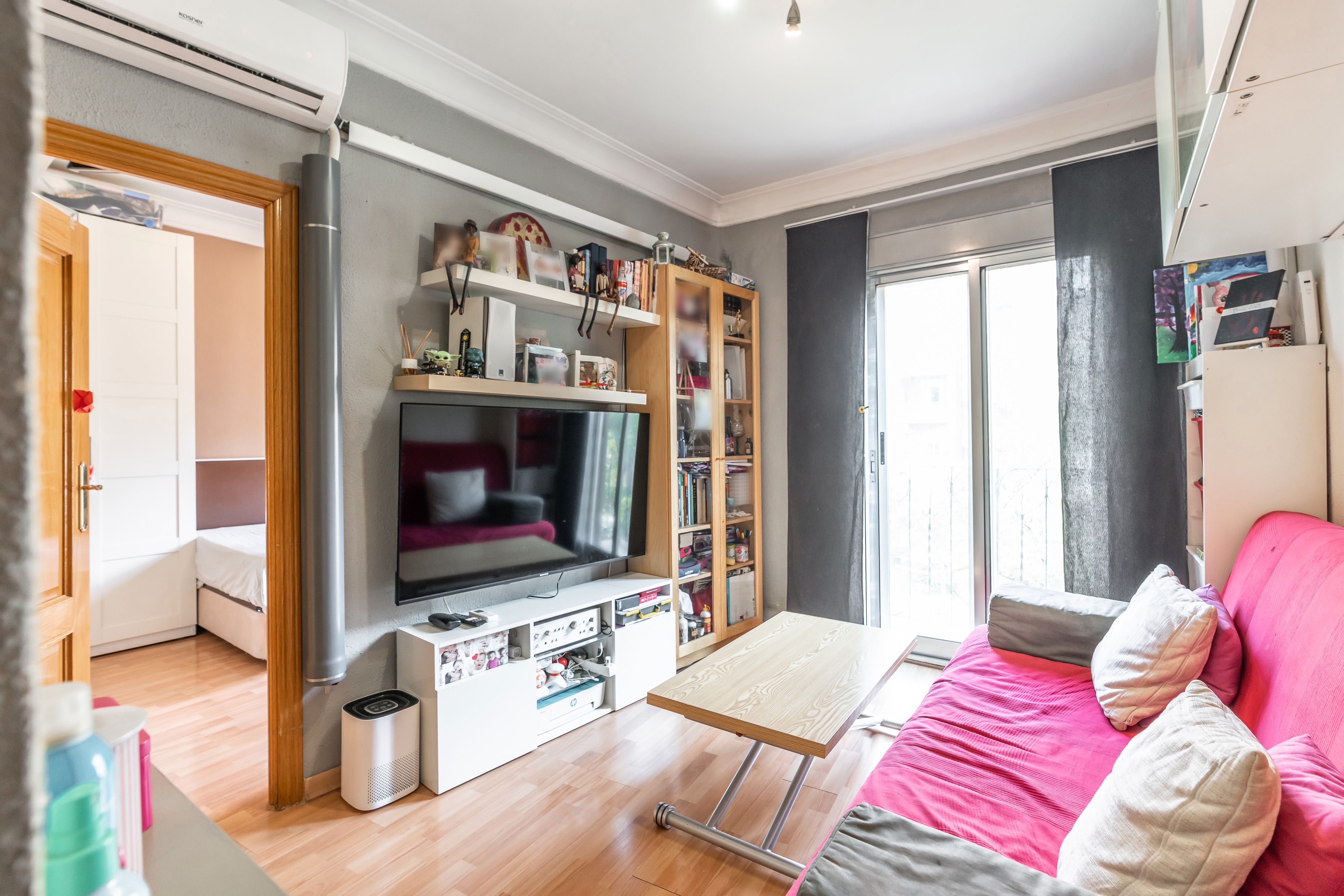 Living room of Flat for sale in  Madrid Capital  with Heating and Balcony