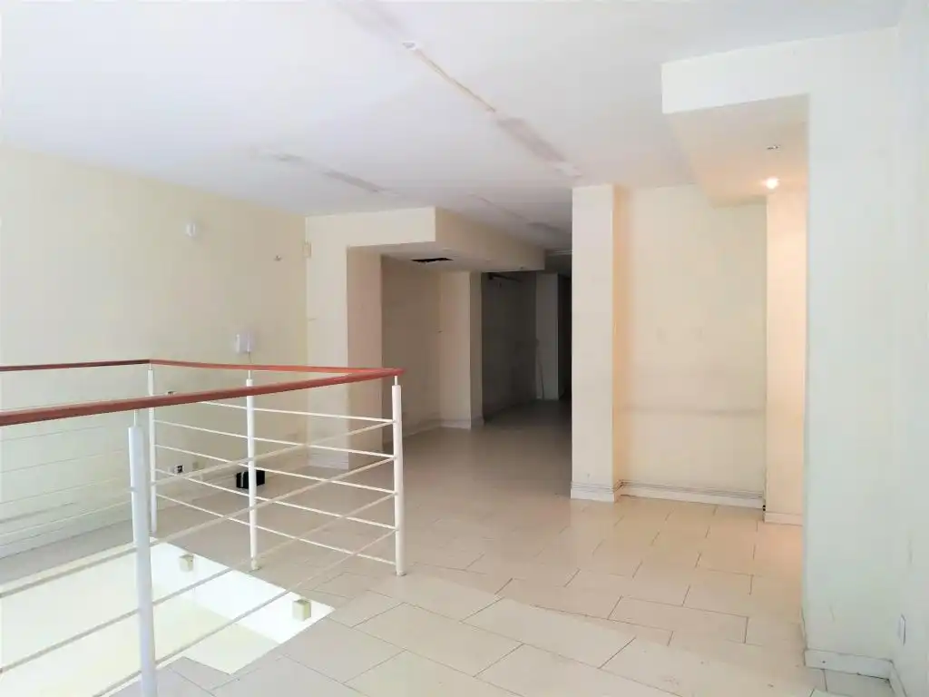 Local en venta en Carrer de Padilla, 192, Sagrada Família