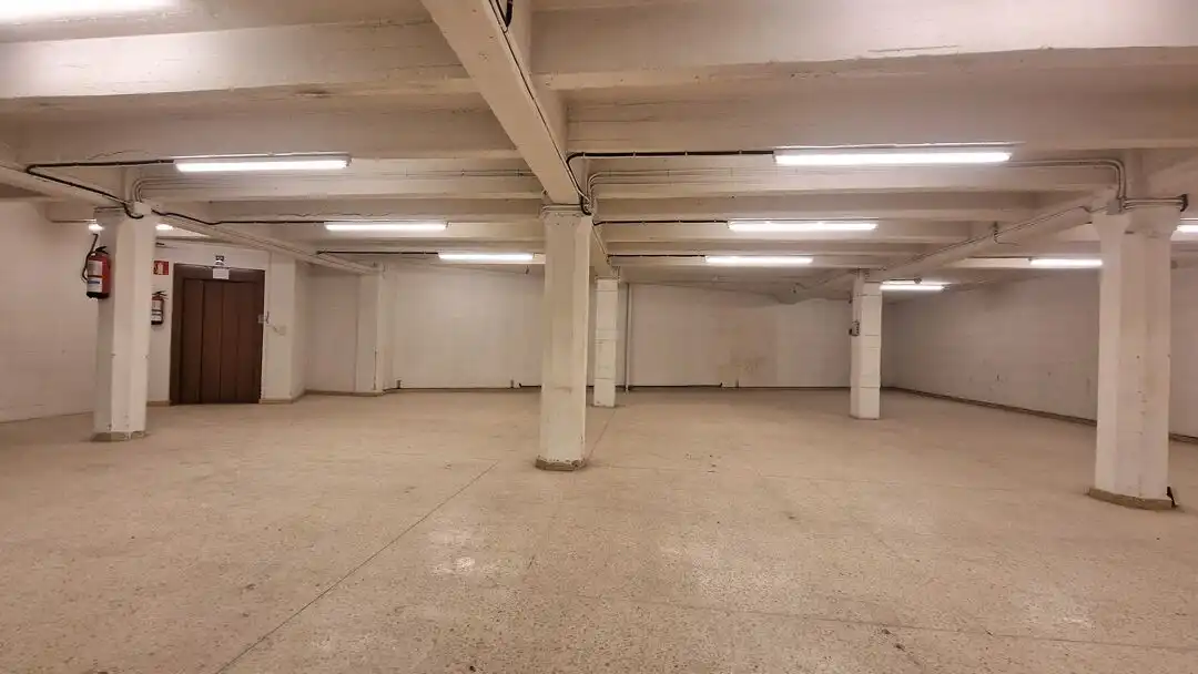 Fabrikhallen zur Miete in Donostia - San Sebastián 