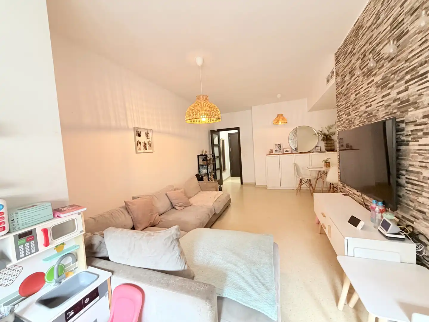 Sala de estar de Piso en venta en Mairena del Aljarafe con Aire acondicionado y Trastero