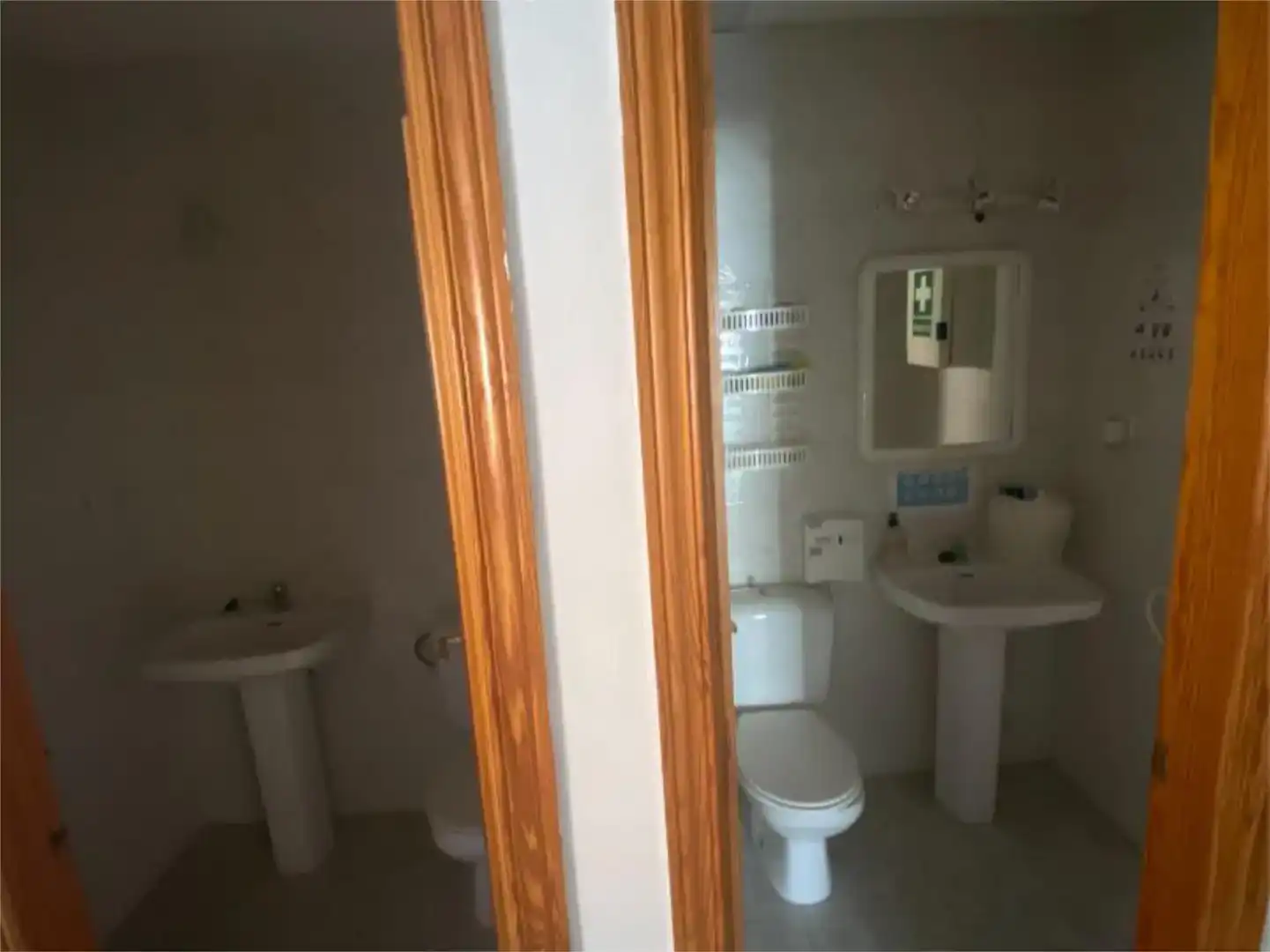 Baño de Local de alquiler en Benahadux con Aire acondicionado
