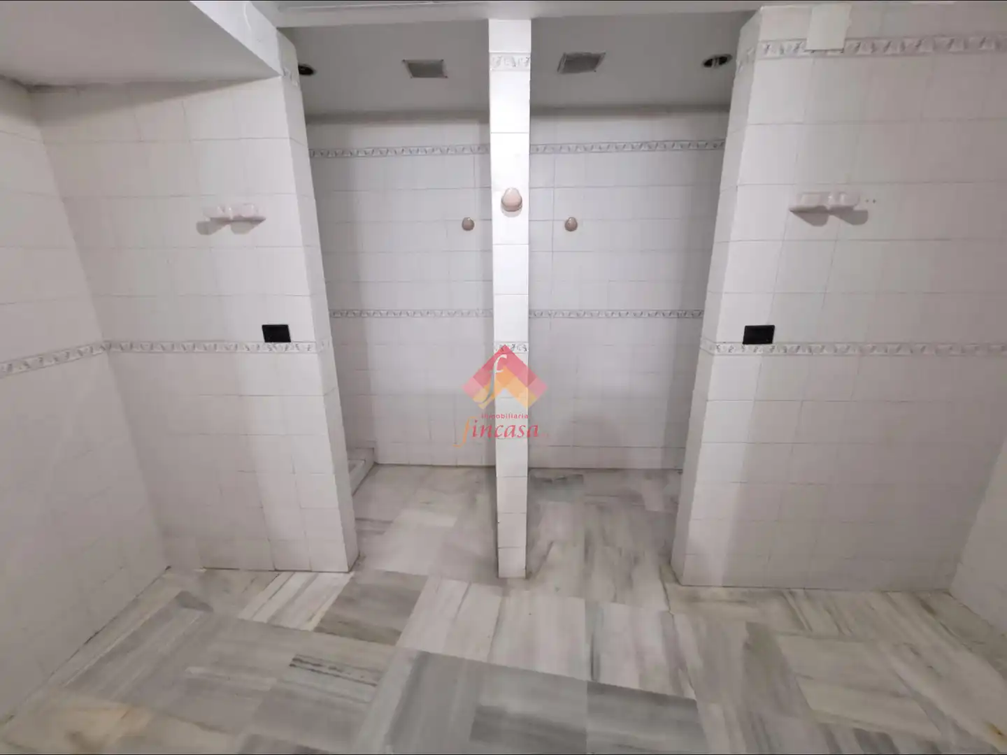 Bathroom of Commercial properties for rent in Ronda  with Air Conditioner