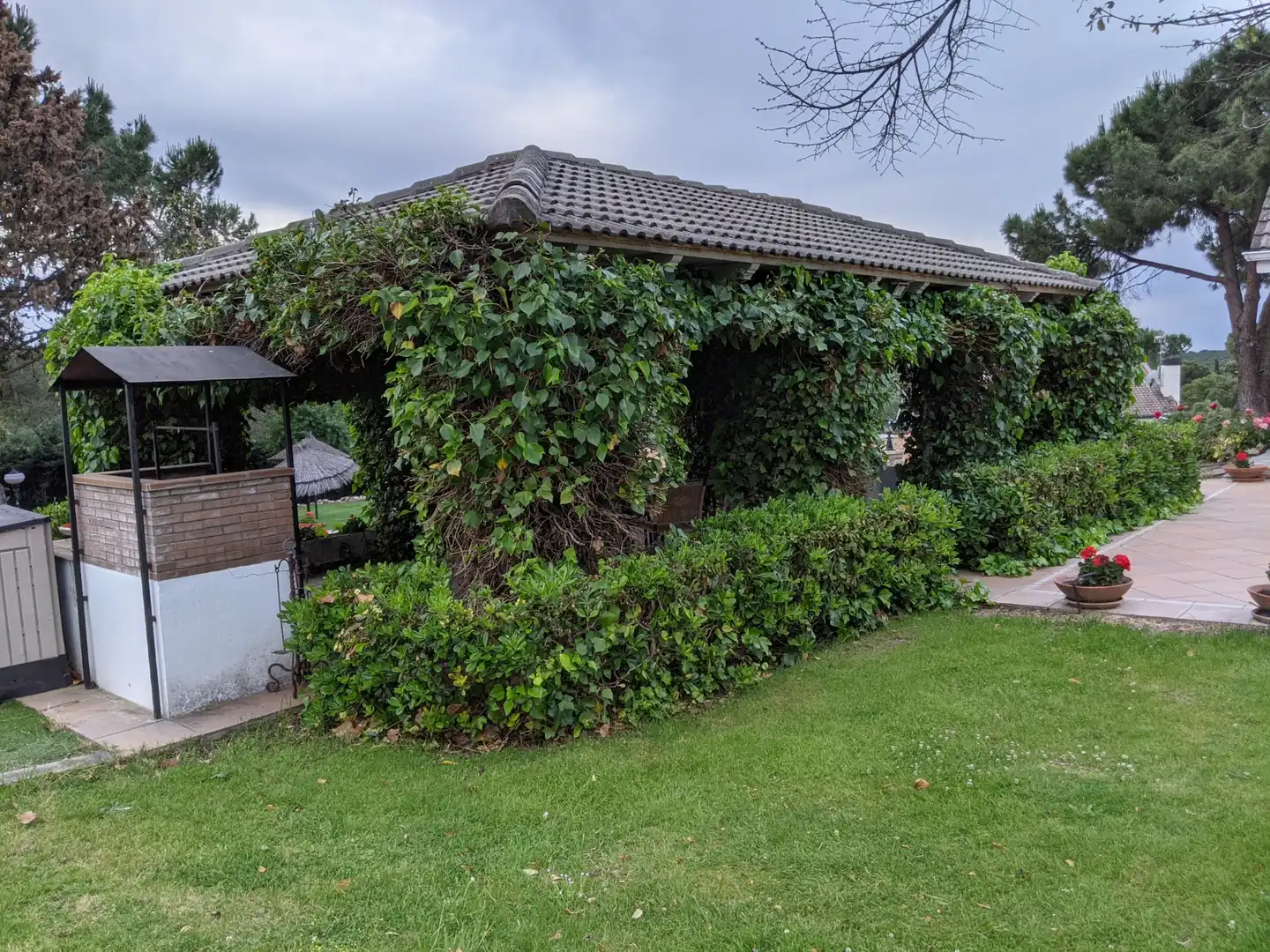 Vista exterior de Casa o chalet en venta en Pozuelo de Alarcón con Aire acondicionado, Calefacción y Jardín privado