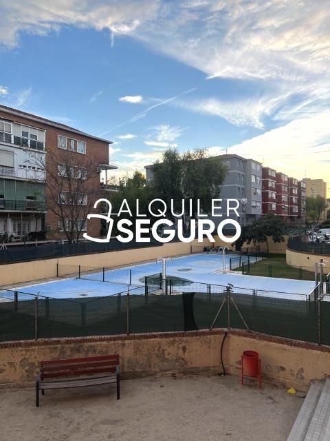 Vista exterior de Pis de lloguer en  Madrid Capital amb Calefacció i Piscina
