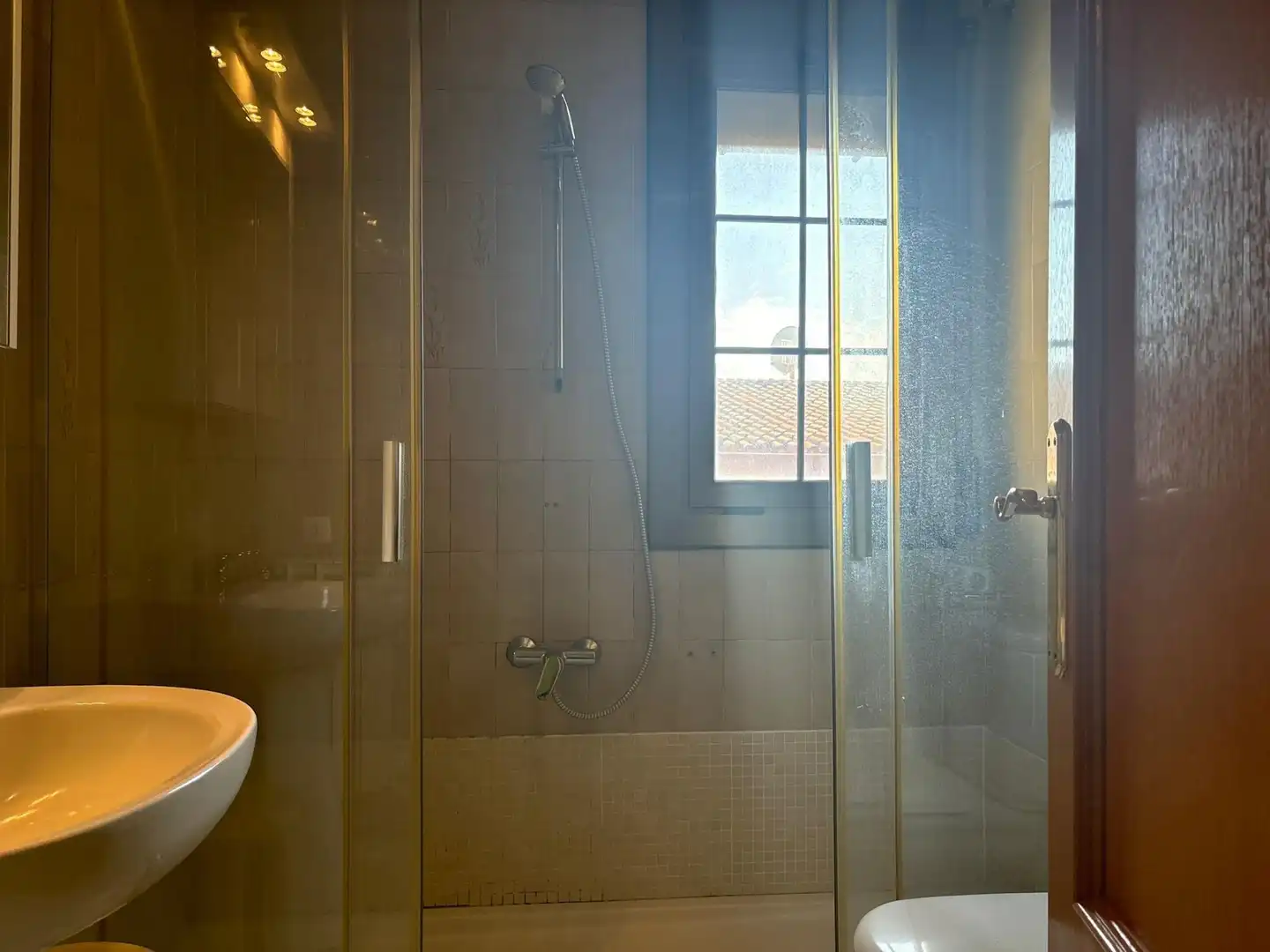 Baño de Casa adosada en venta en Sant Celoni con Calefacción, Jardín privado y Terraza