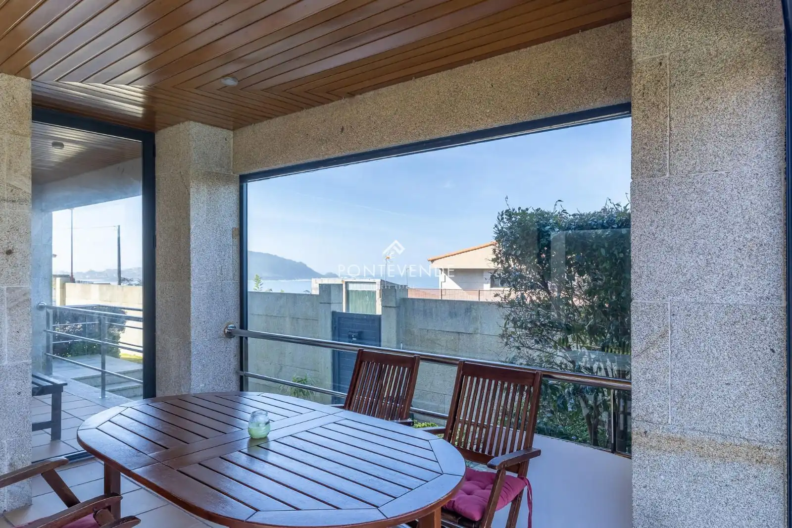 Terrassa de Casa o xalet en venda en Vigo  amb Calefacció, Jardí privat i Terrassa