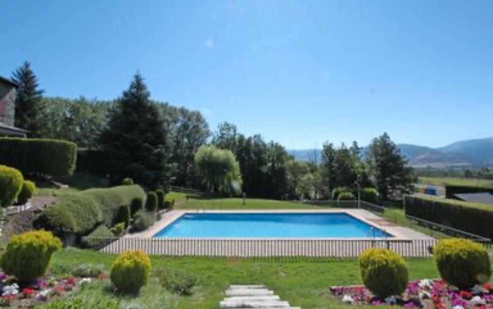 Piscina de Casa adosada en venda en Ger amb Aire condicionat, Calefacció i Jardí privat