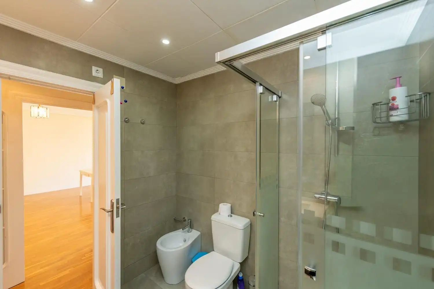 Badezimmer von Wohnung zur Miete in Alicante / Alacant mit Klimaanlage