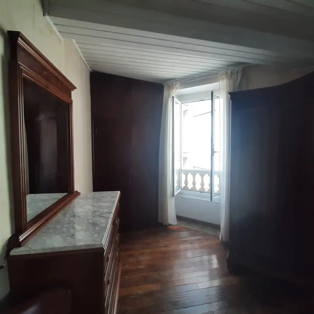 Schlafzimmer von Einfamilien-Reihenhaus zum Verkauf in Viveiro mit Privatgarten, Möbliert und Ofen