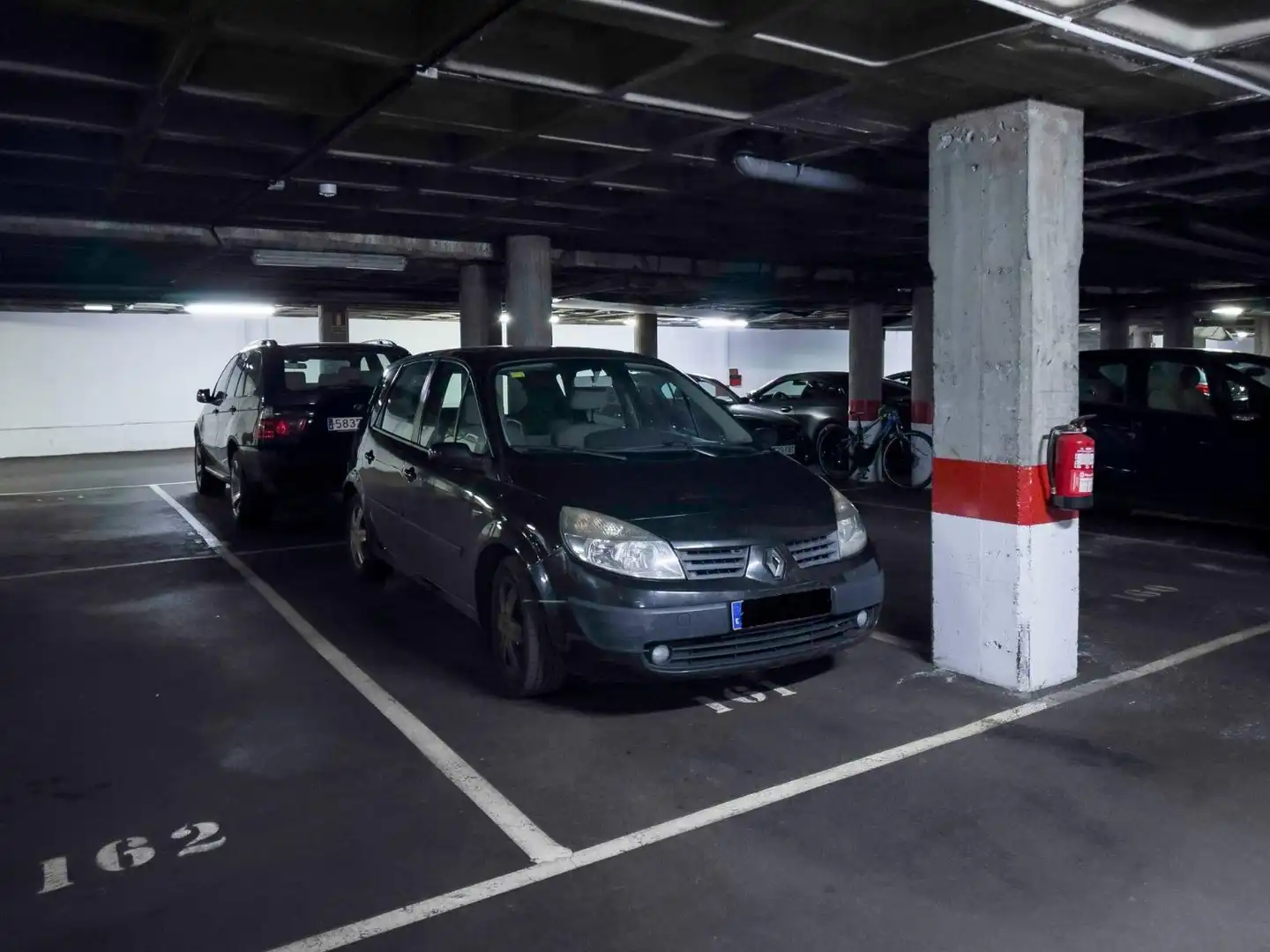 Parking de Piso de alquiler en Oviedo  con Calefacción, Jardín privado y Terraza