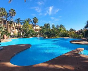 Swimming pool of Planta baja for sale in Marbella  with Air Conditioner, Heating and Terrace