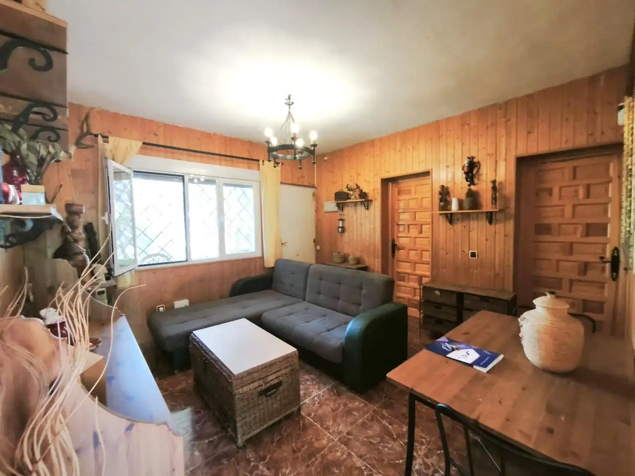 Sala d'estar de Casa o xalet en venda en Villa del Prado amb Aire condicionat, Calefacció i Jardí privat