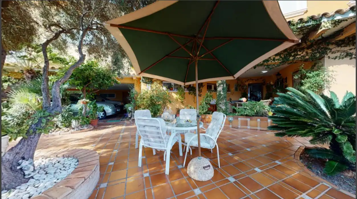 Jardí de Casa o xalet en venda en Orihuela amb Aire condicionat, Calefacció i Terrassa