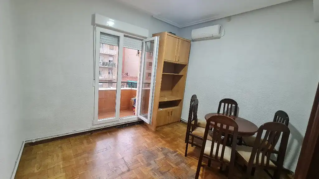Habitación de Piso en venta en  Logroño con Amueblado y Balcón