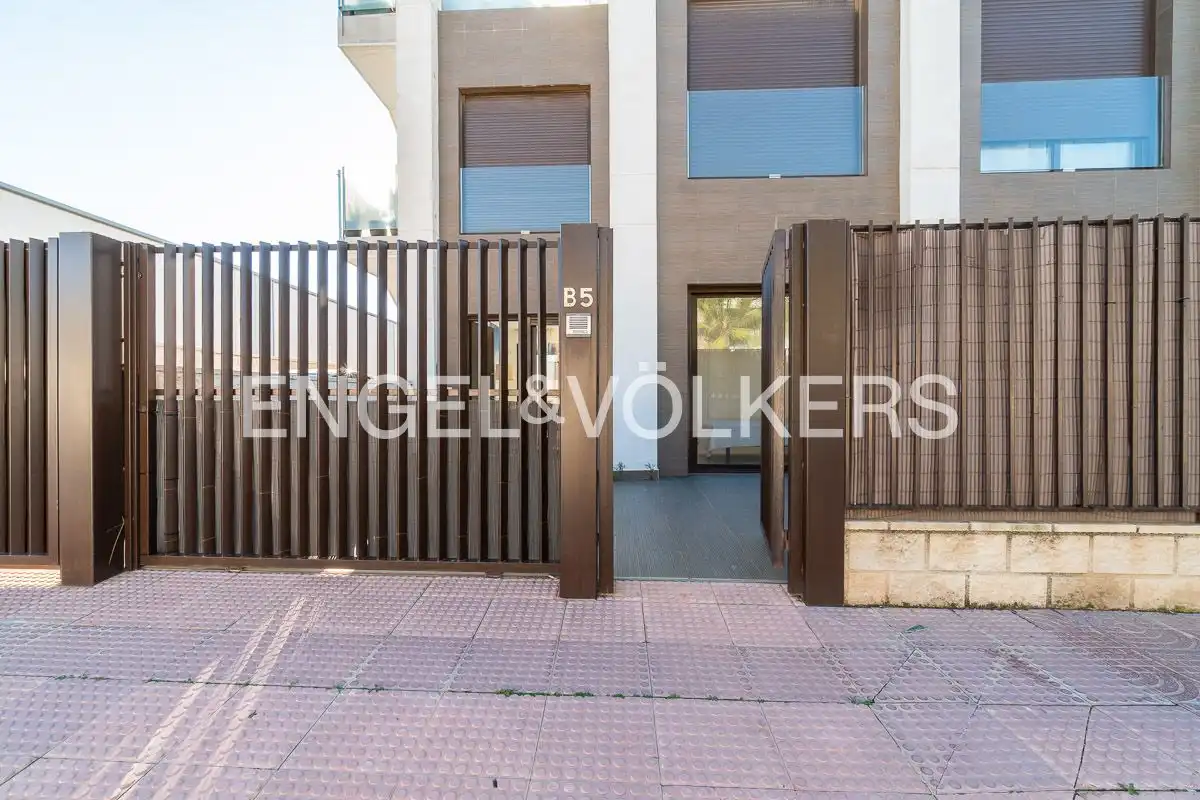 Vista exterior de Apartament en venda en Rojales amb Aire condicionat, Calefacció i Jardí privat