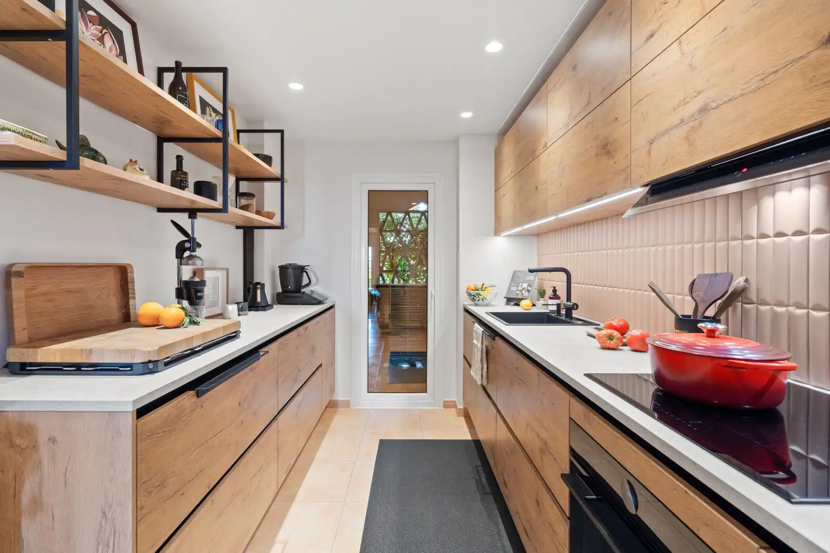 Cocina de Planta baja en venta en Marbella con Aire acondicionado, Jardín privado y Terraza
