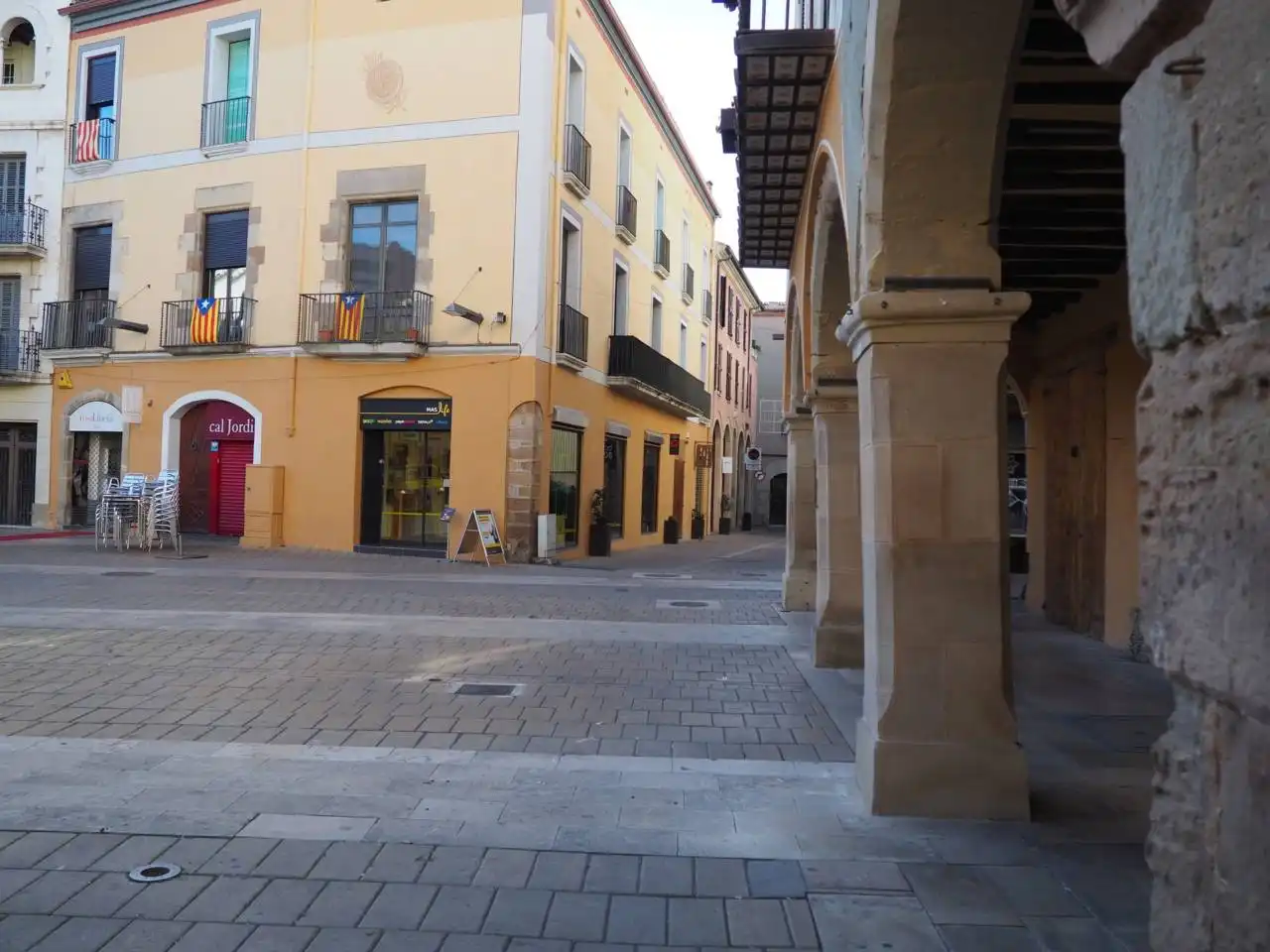 Vista exterior de Local en venda en Igualada amb Aire condicionat