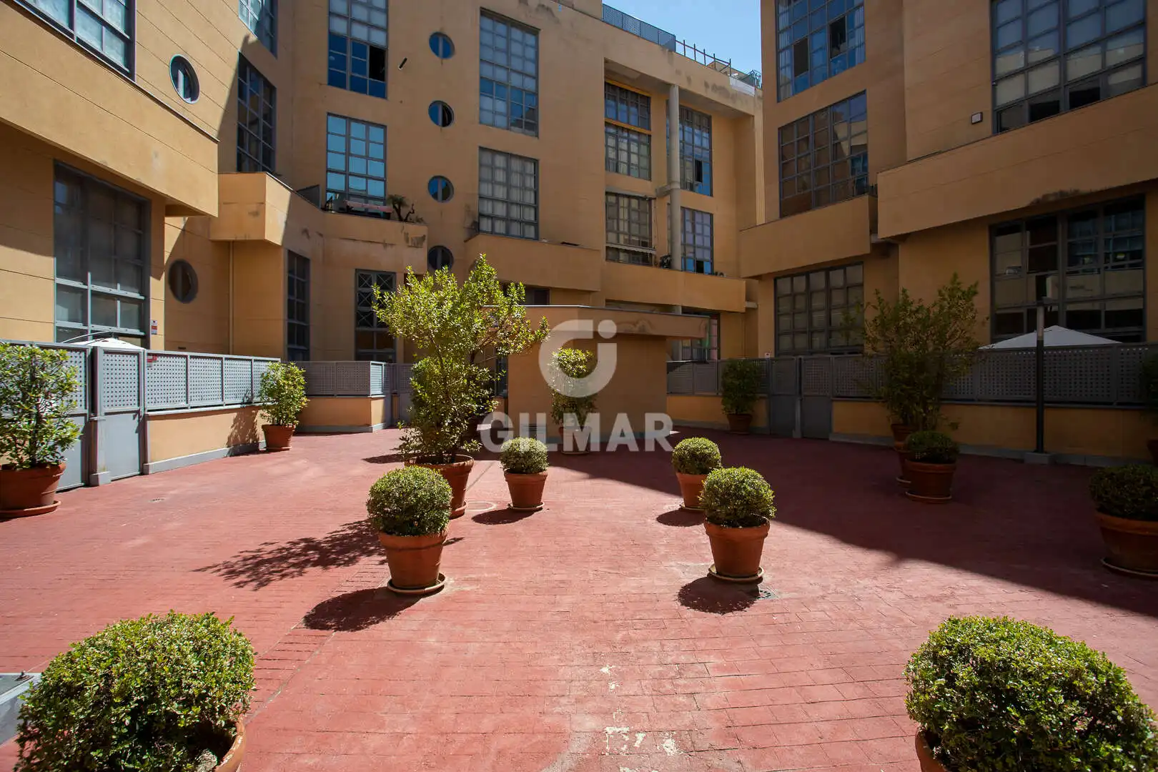 Vista exterior de Dúplex en venda en Madrid amb Calefacció i Balcó