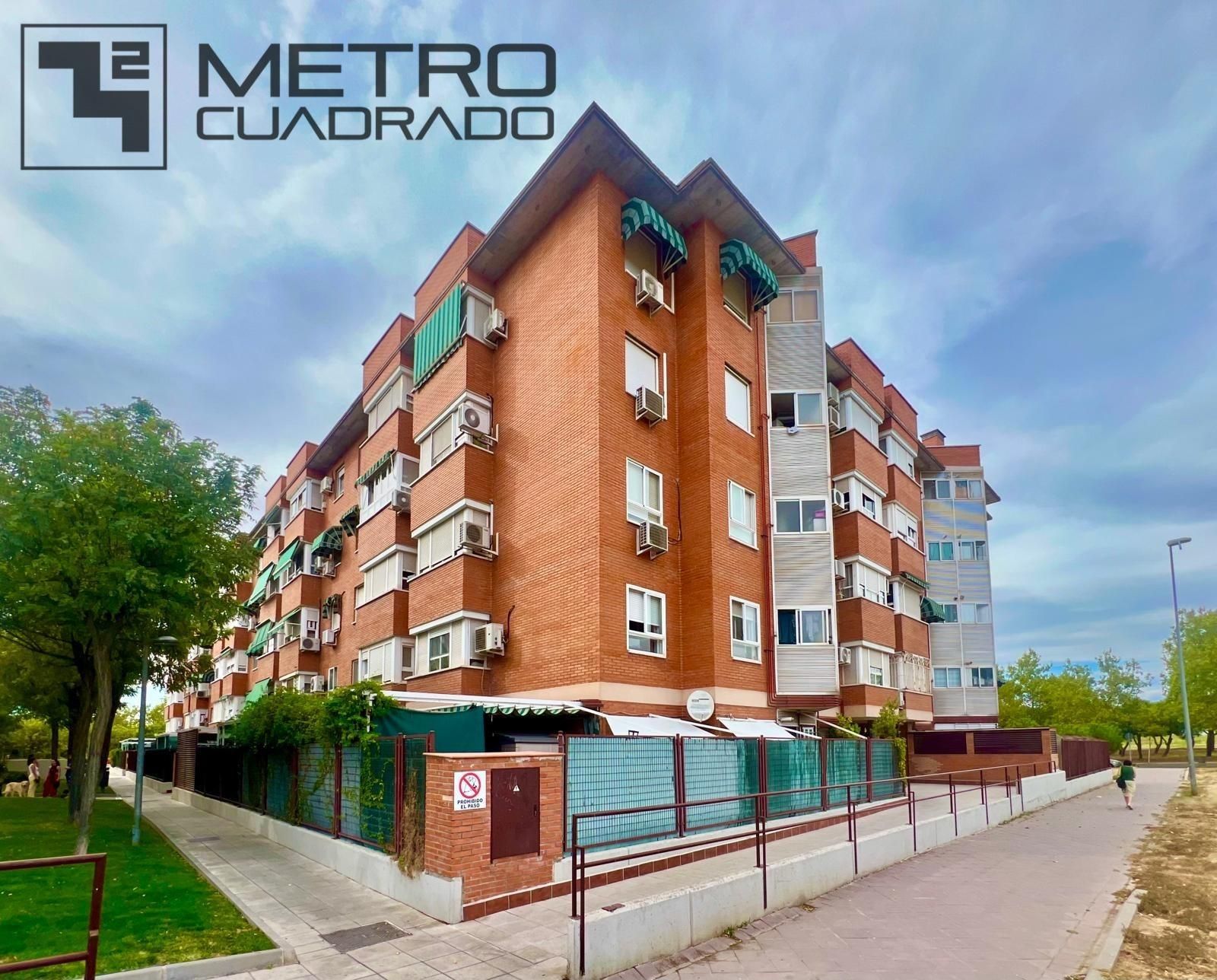 Exterior view of Flat for sale in Fuenlabrada  with Heating, Storage room and Community pool