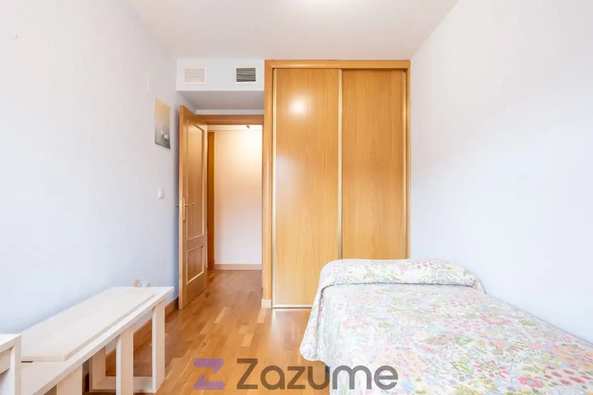 Schlafzimmer von Wohnung zur Miete in Zaragoza mit Klimaanlage, Heizung und Parkett
