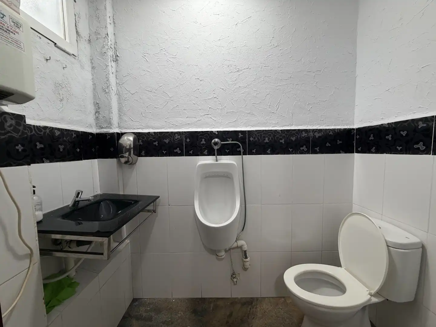 Baño de Local en venta en Alicante / Alacant con Aire acondicionado, Terraza y Amueblado