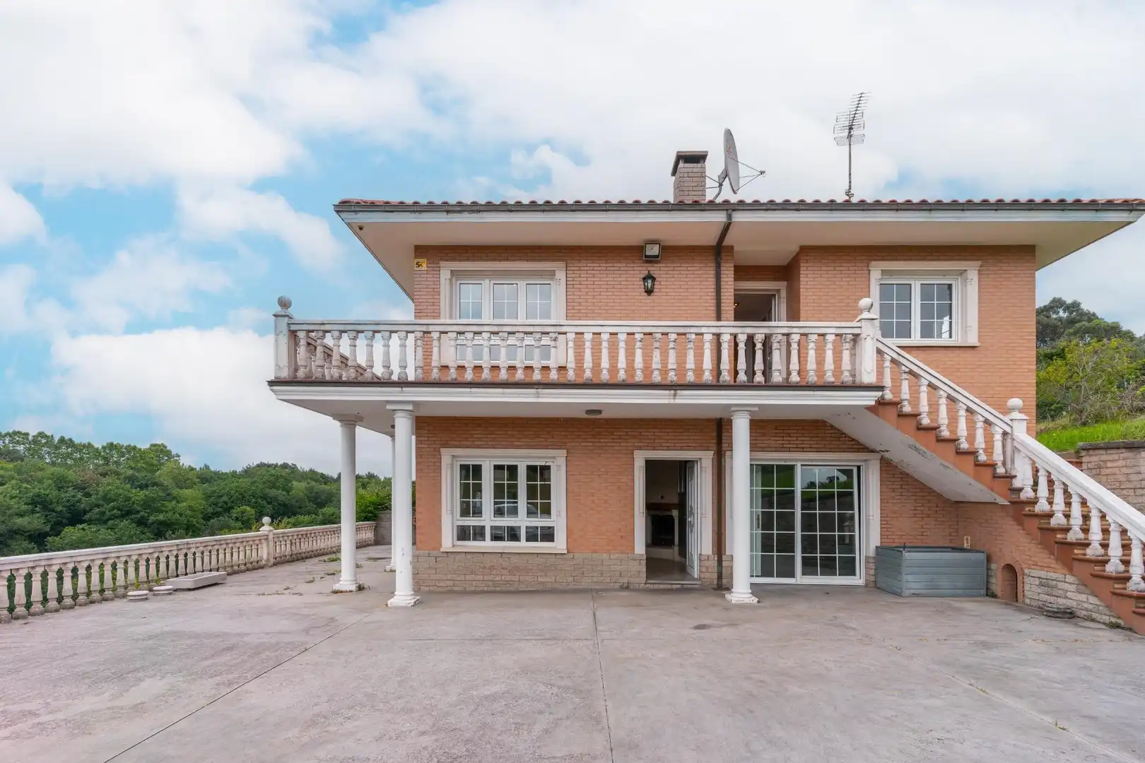 Vista exterior de Casa o xalet en venda en Gijón  amb Calefacció, Jardí privat i Traster