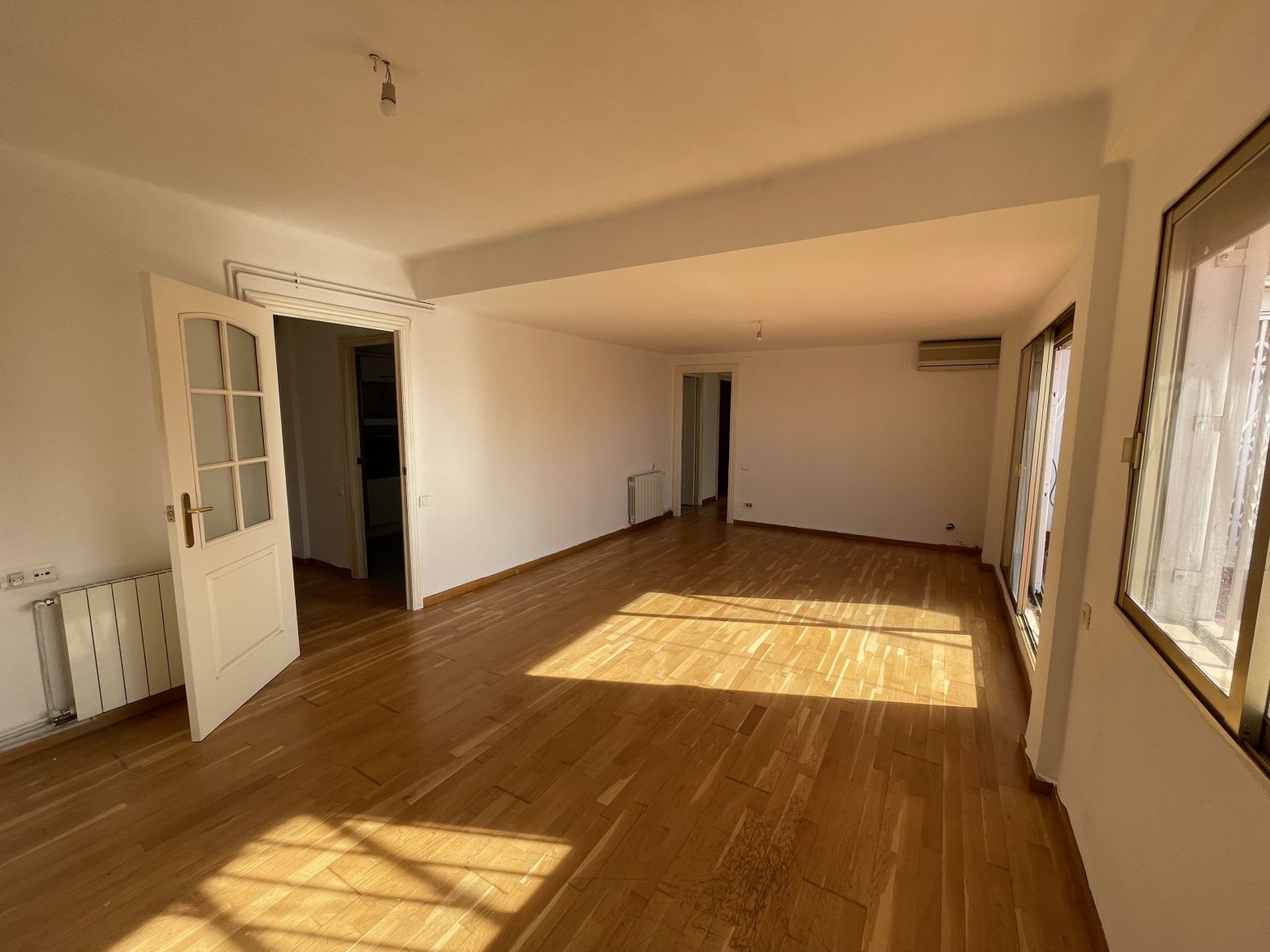 Living room of Attic for sale in  Valencia Capital  with Air Conditioner, Heating and Parquet flooring