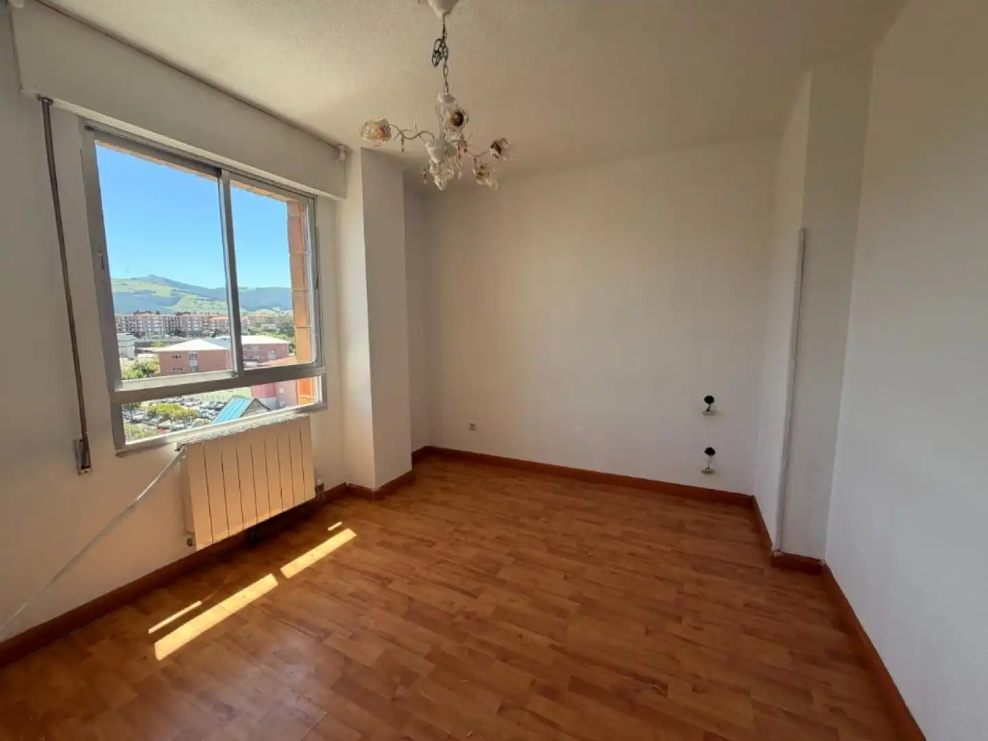 Dormitori de Pis en venda en Torrelavega  amb Calefacció, Jardí privat i Parquet