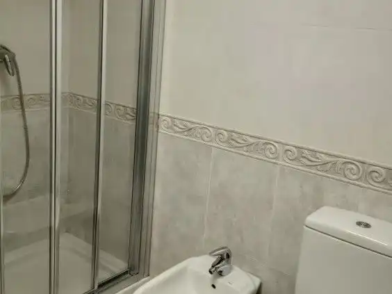 Bany de Casa o xalet en venda en Guillena amb Aire condicionat, Calefacció i Jardí privat