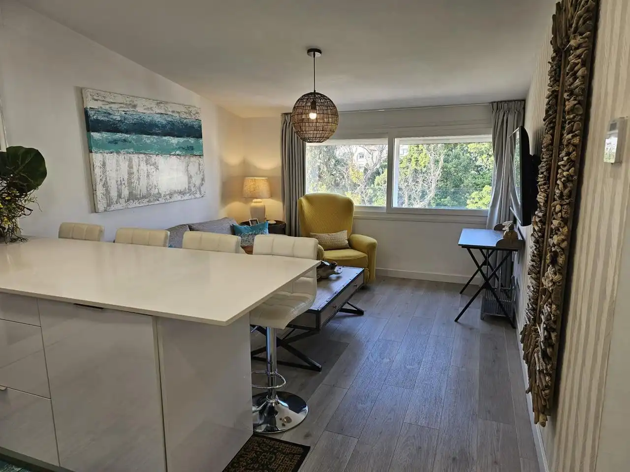 Sala de estar de Piso en venta en Torremolinos con Aire acondicionado y Amueblado