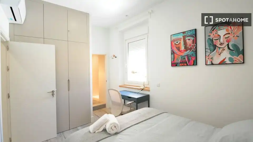 Bedroom of Flat for share in Cádiz  with Air Conditioner, Heating and Furnished