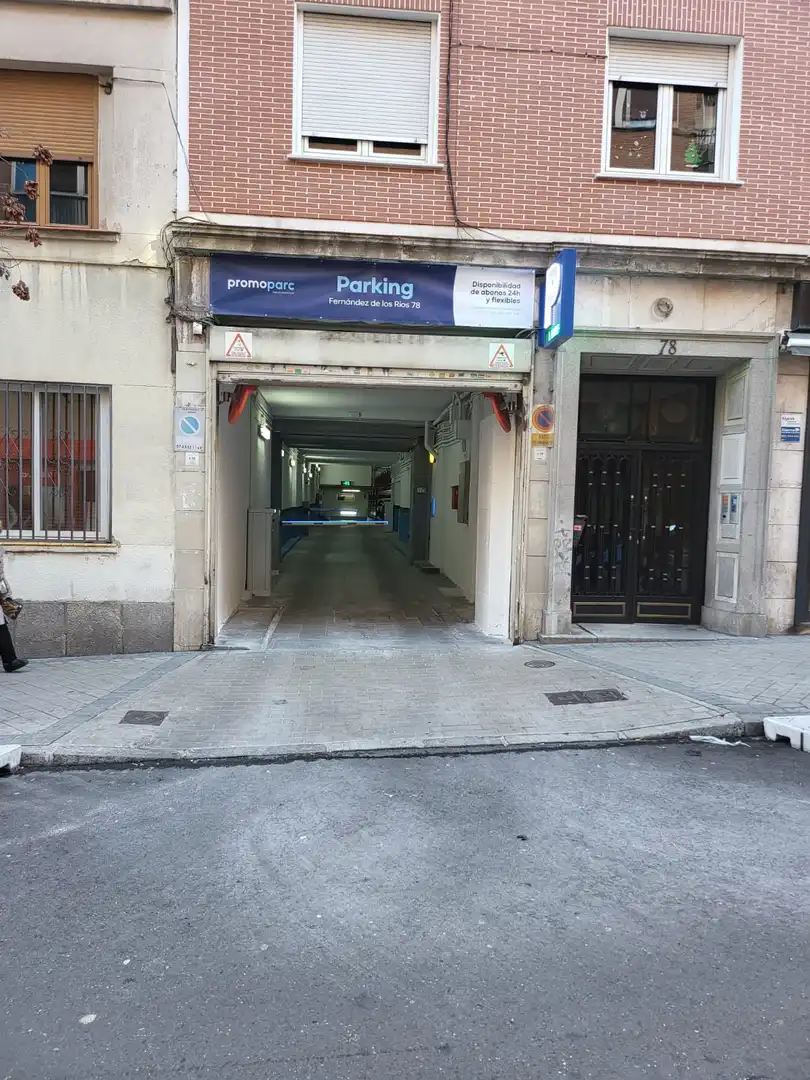 Einzelparkplatz zur Miete in Calle de Fernández de los Ríos 78