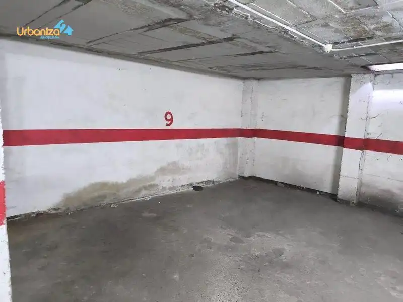 Parkplatz von Garage zum Verkauf in Badajoz