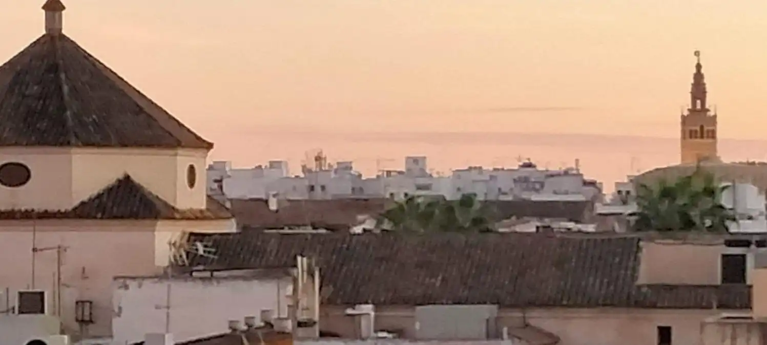 Vista exterior de Piso en venta en Sevilla con Balcón y Jacuzzi