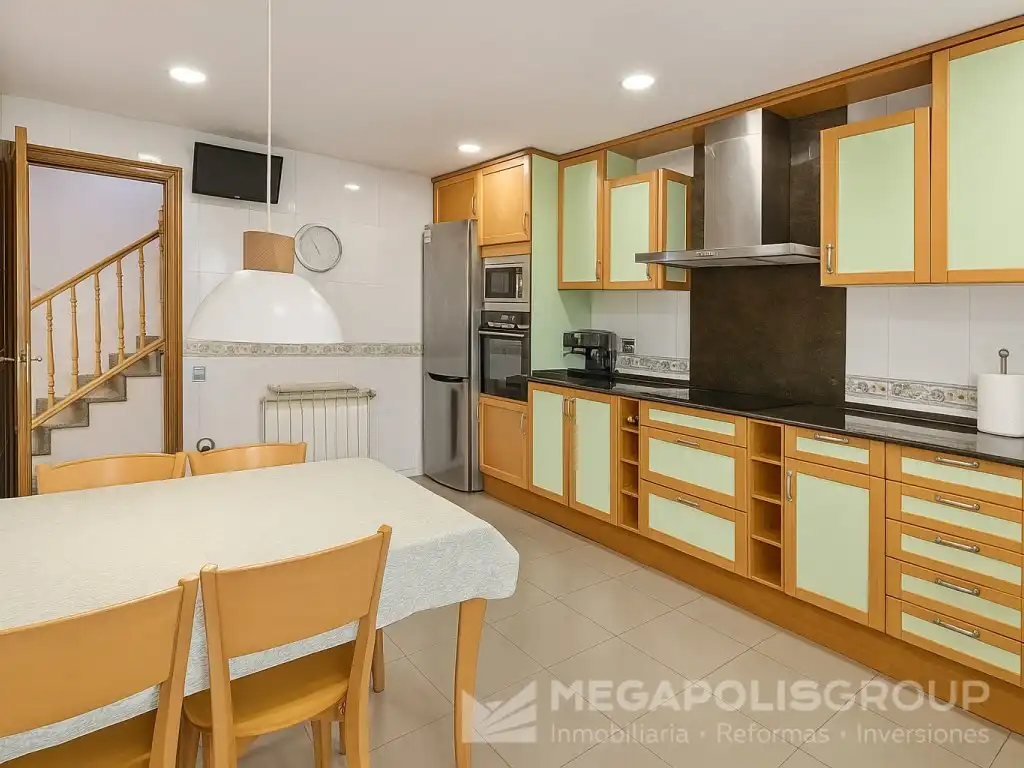 Cocina de Casa o chalet en venta en Sant Vicenç Dels Horts con Jardín privado, Terraza y Piscina