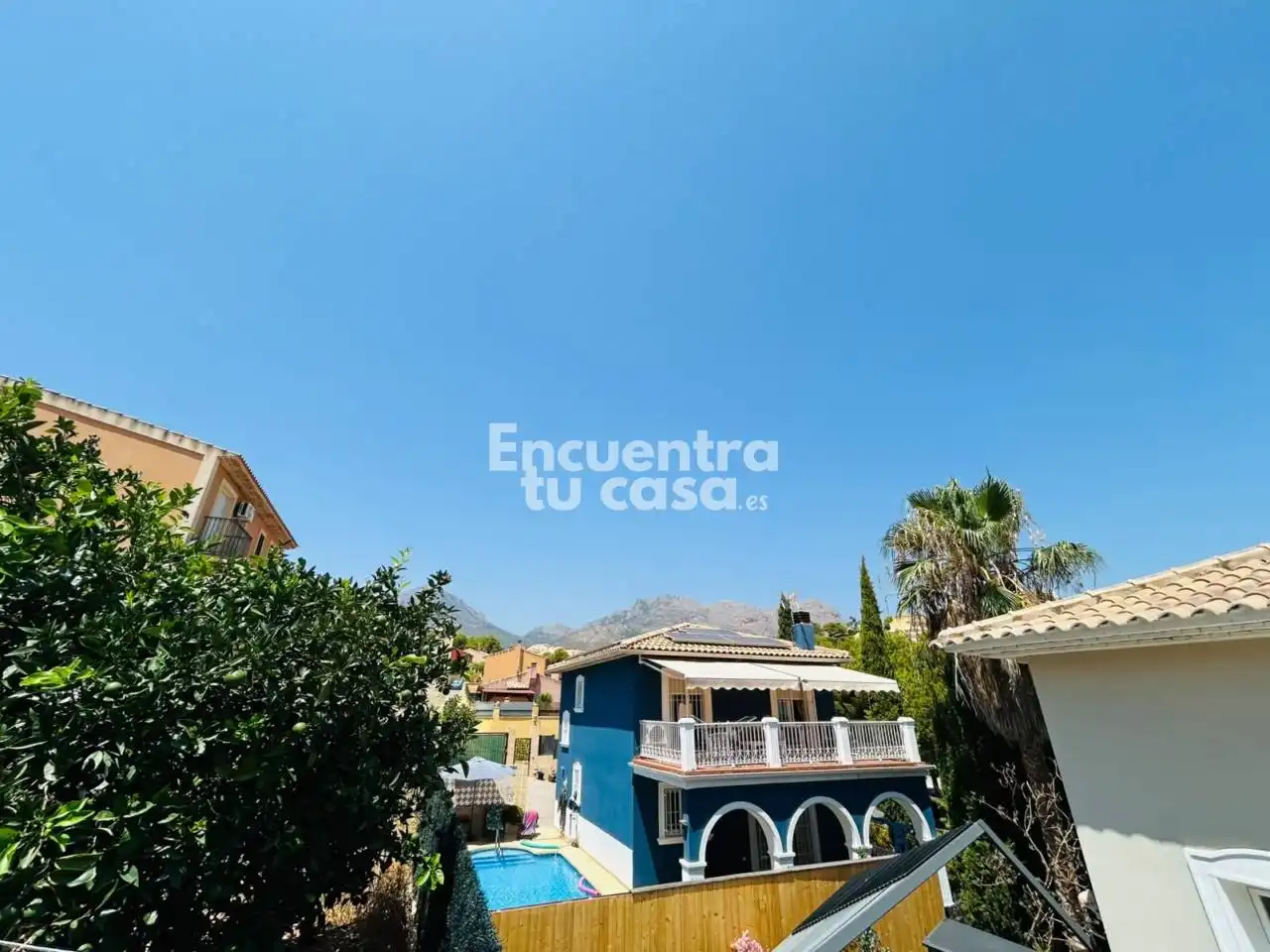 Vista exterior de Casa adosada en venda en La Nucia amb Aire condicionat, Calefacció i Jardí privat