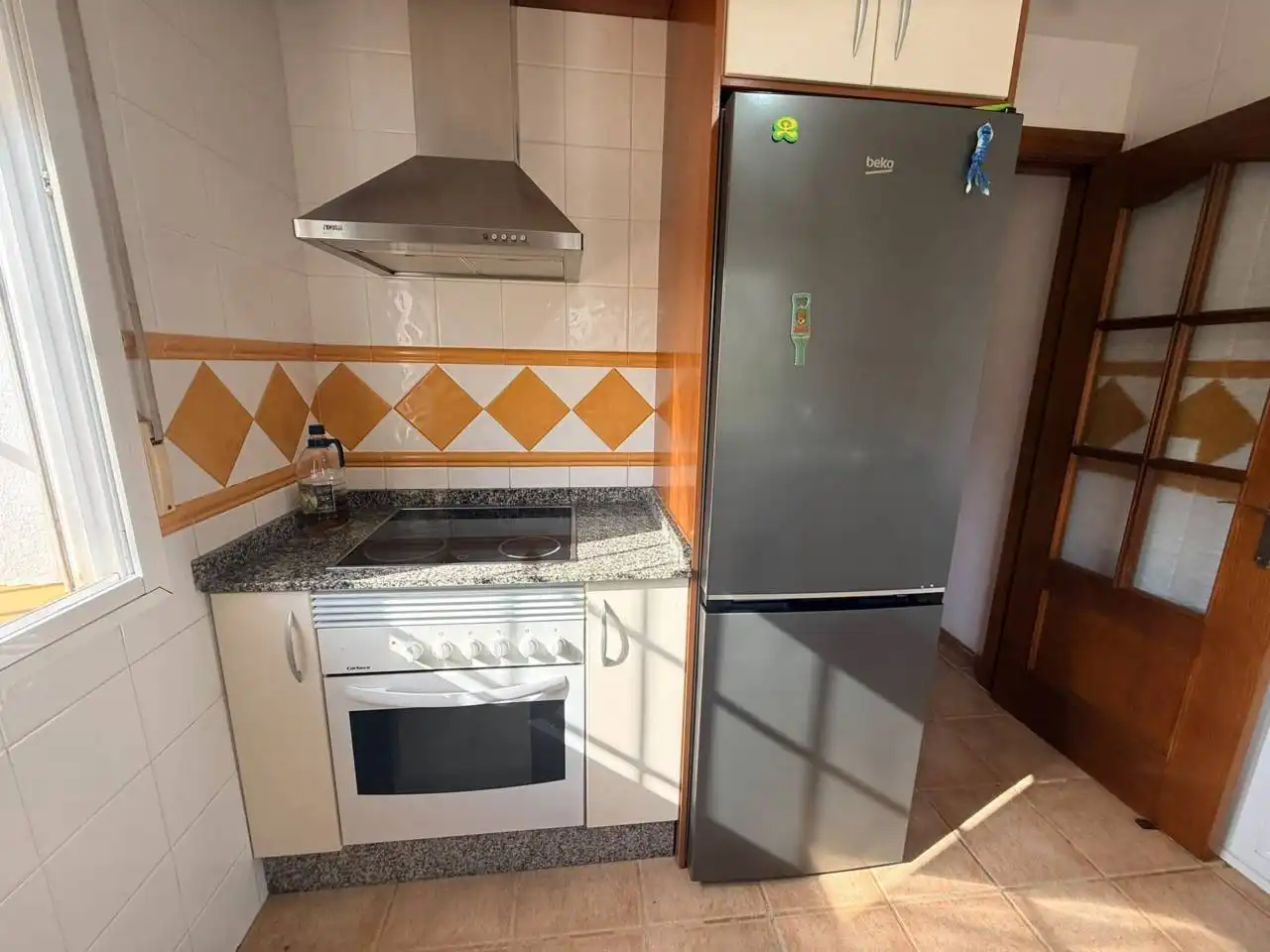 Cocina de Piso de alquiler en Vera con Aire acondicionado, Terraza y Piscina comunitaria