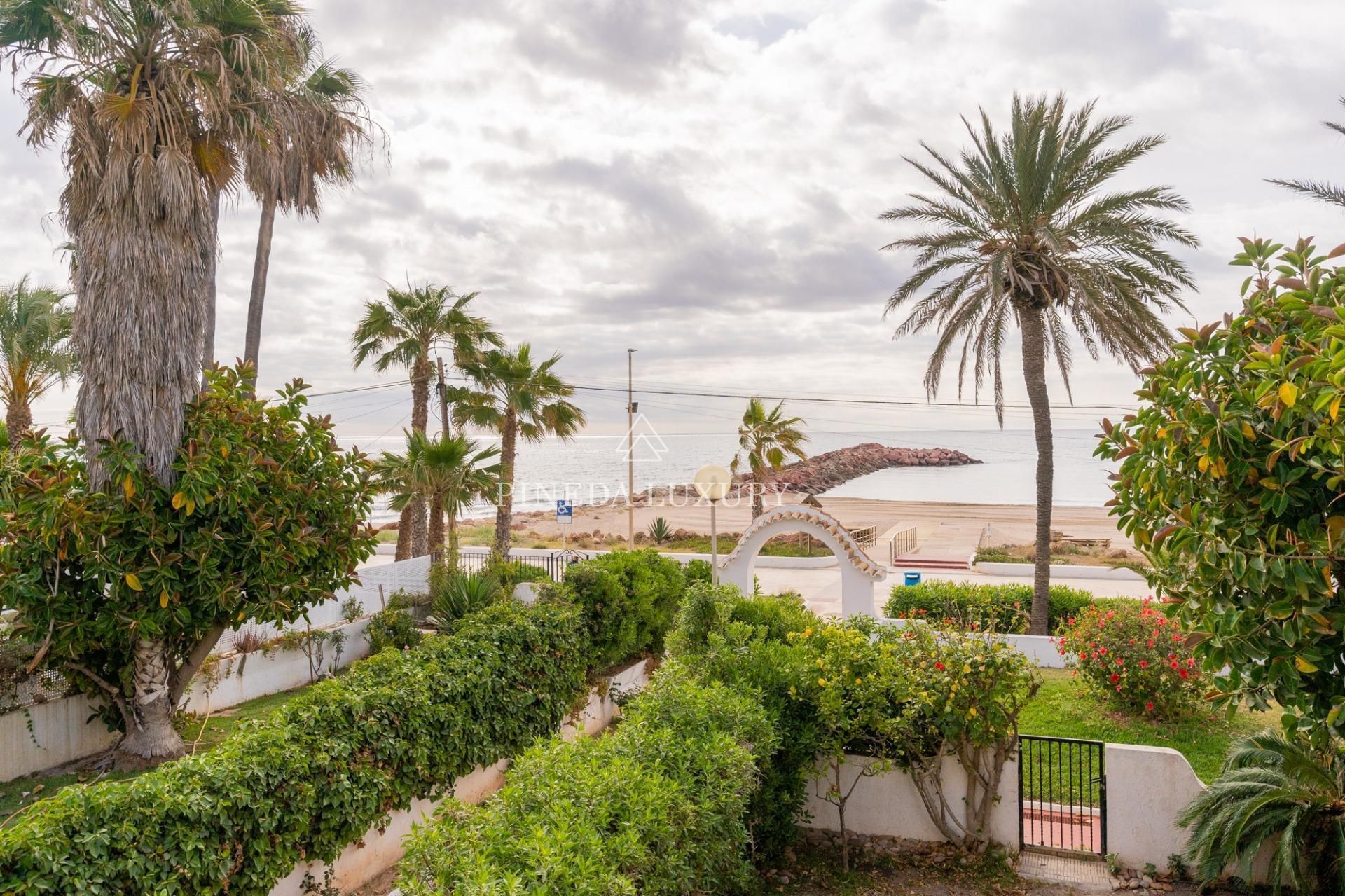 Exterior view of Single-family semi-detached for sale in El Puig de Santa Maria  with Private garden and Terrace