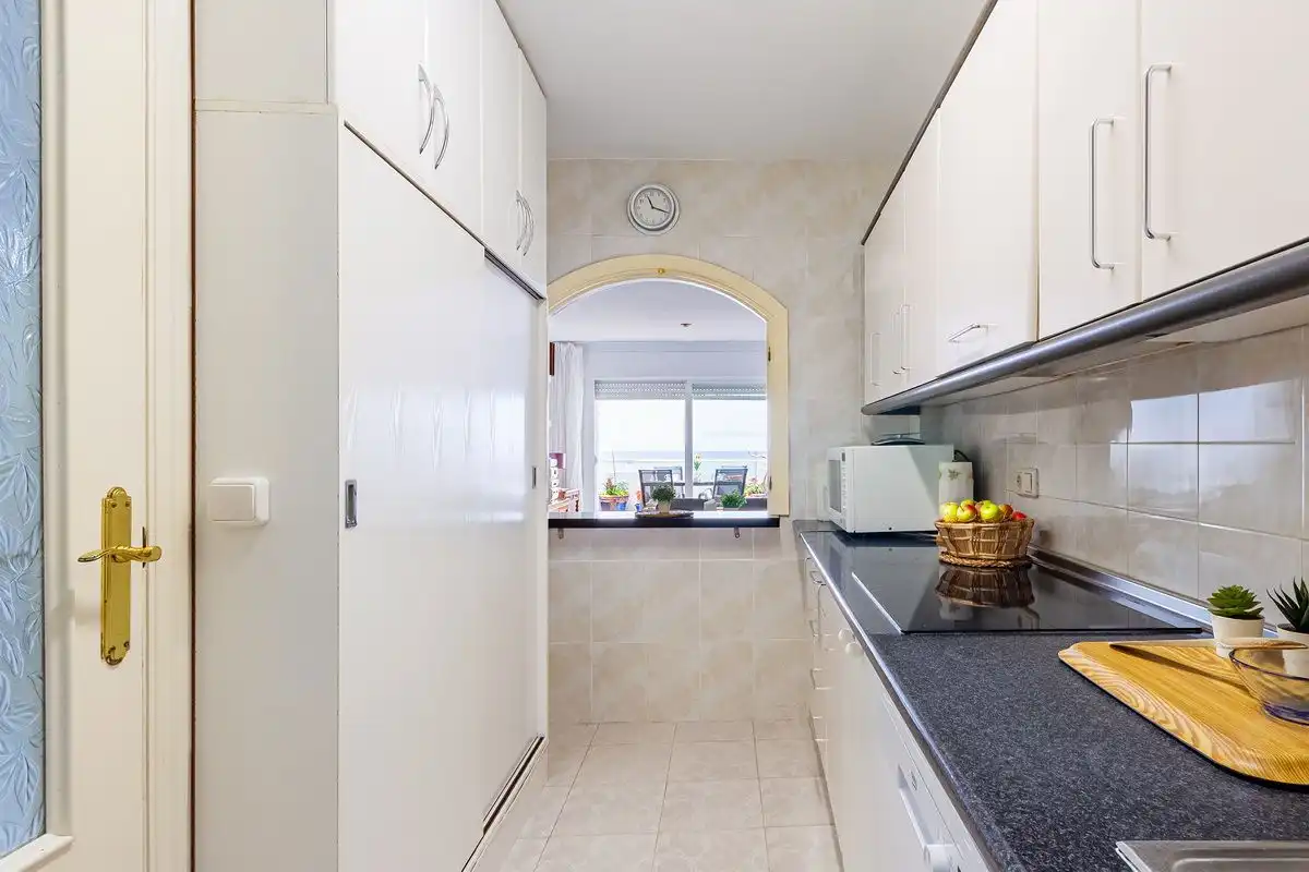 Cocina de Apartamento de alquiler en Almuñécar con Terraza y Amueblado
