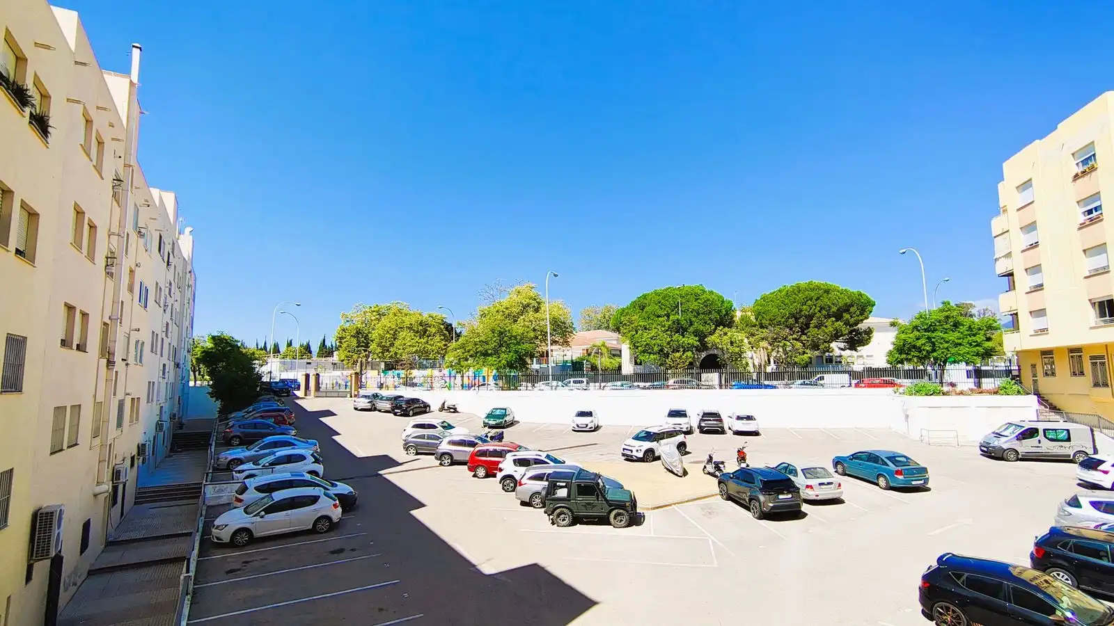Aparcament de Pis en venda en Marbella amb Aire condicionat, Rentadora i Internet