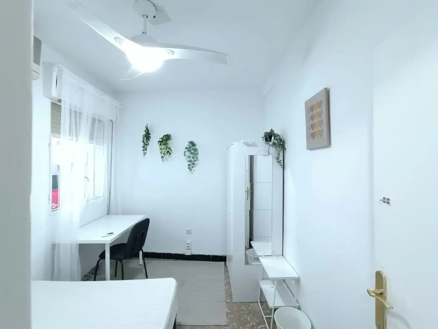 Dining room of Flat for share in Sevilla  with Washing machine