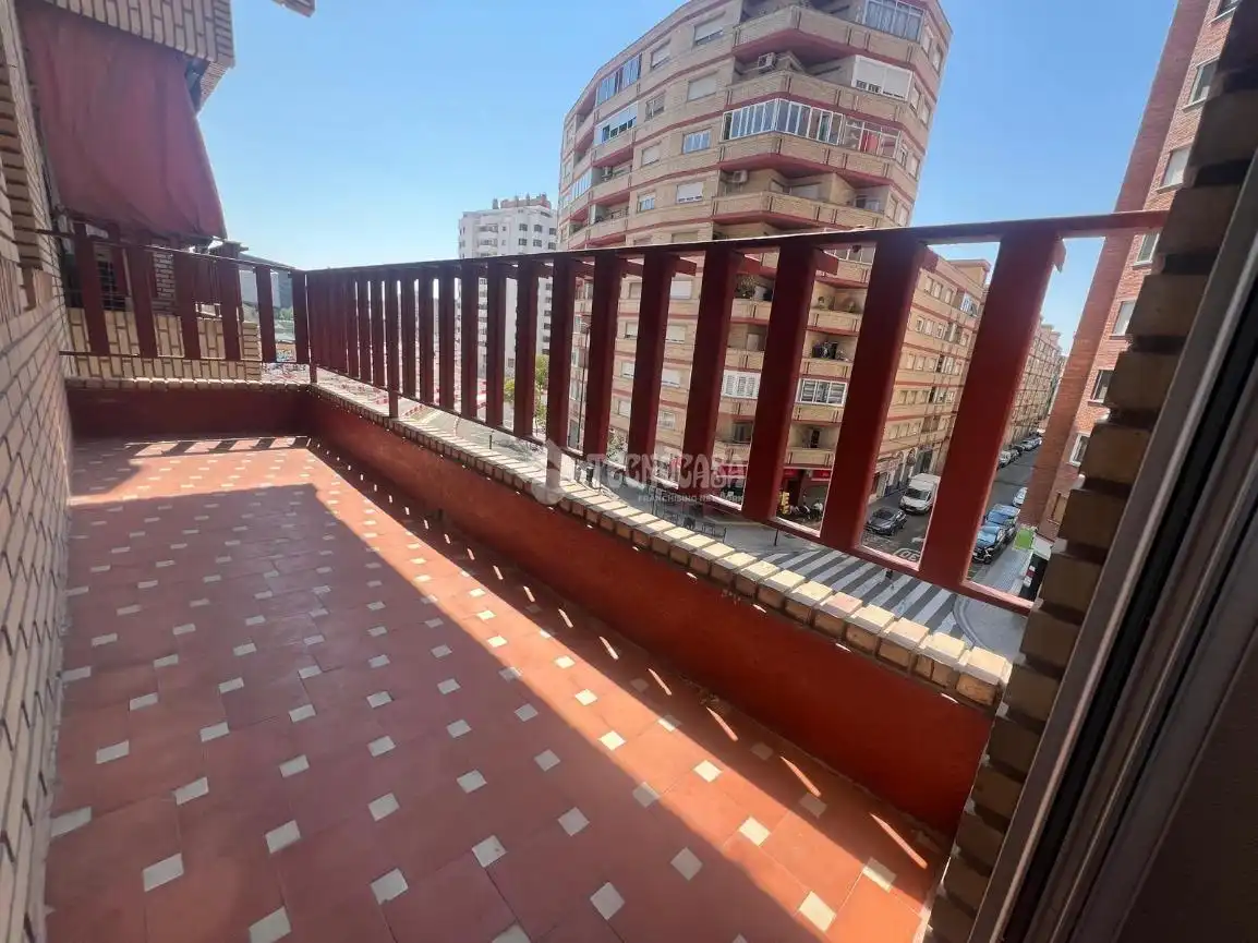 Vista exterior de Piso en venta en Zaragoza con Calefacción y Terraza