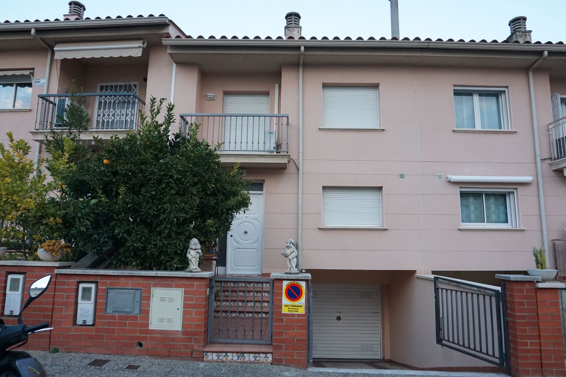 Single-family semi-detached to rent in Taialà - Germans Sabat