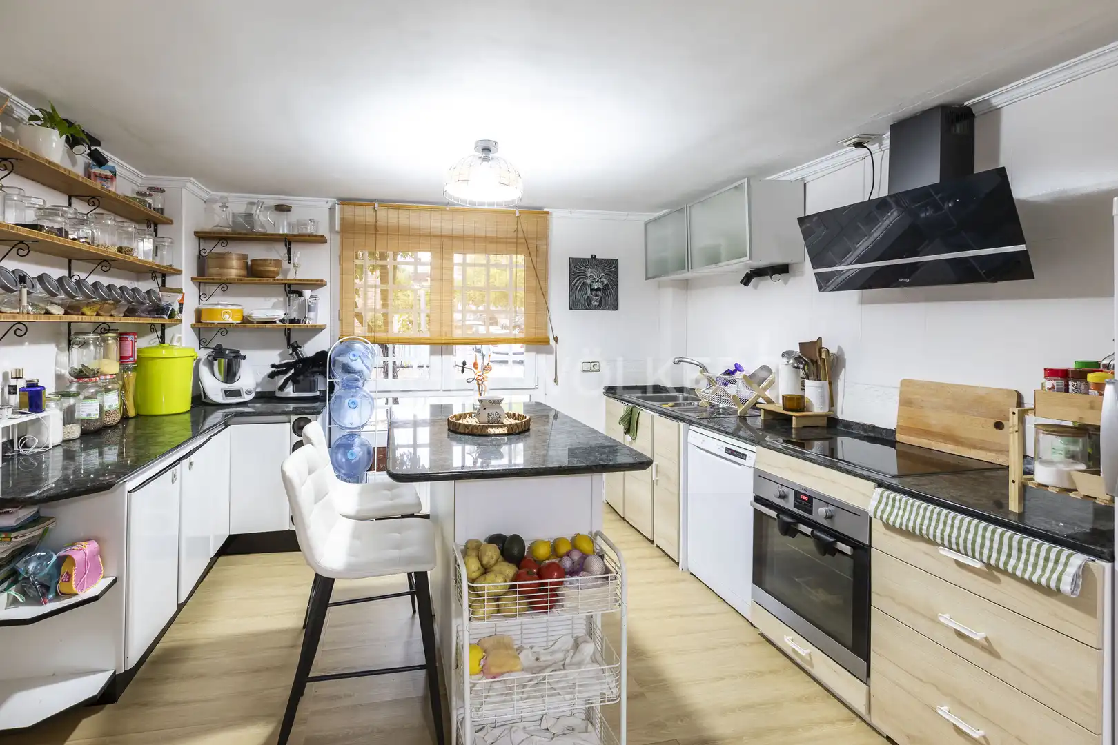 Cocina de Casa o chalet en venta en Madrid con Aire acondicionado, Calefacción y Jardín privado