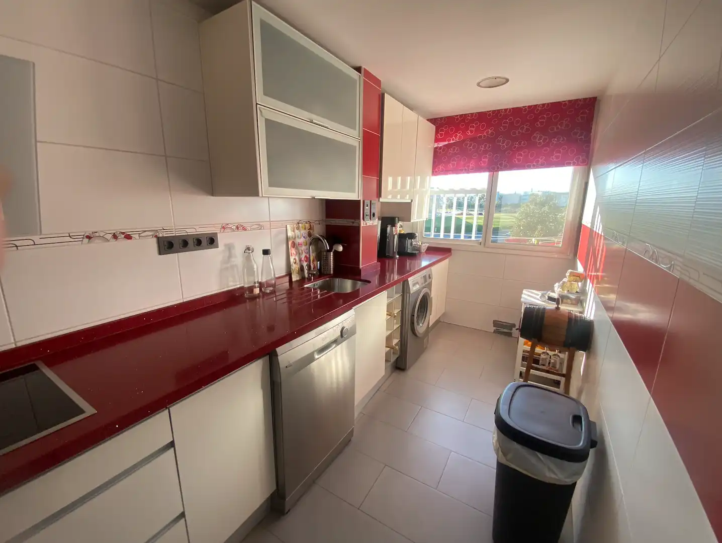 Room in Avenida Nehemias, Santa Cristina - San Rafael