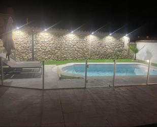 Piscina de Casa o xalet en venda en Villalbilla amb Aire condicionat, Calefacció i Jardí privat