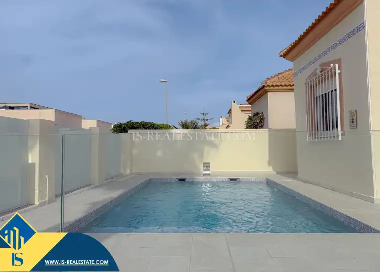 Villa avec piscine à vendre à Playa de los Locos, imagen 3