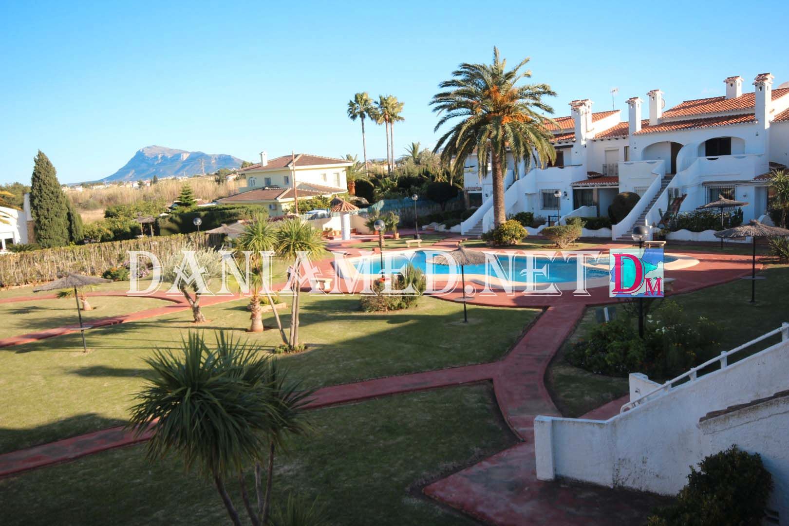 Vista exterior de Apartament en venda en Dénia amb Aire condicionat, Calefacció i Jardí privat