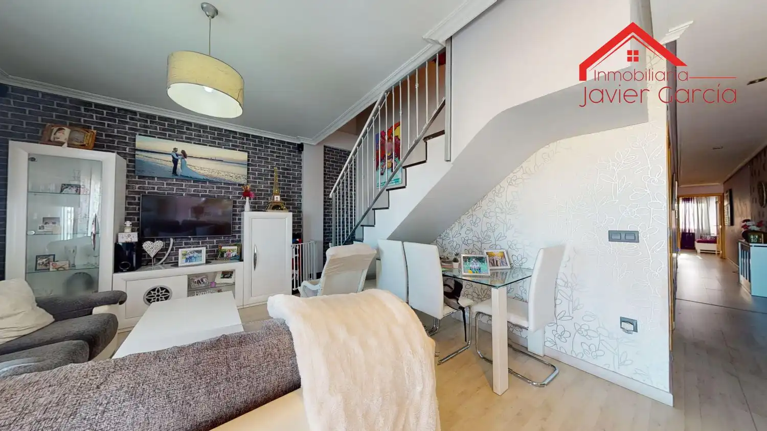 Sala de estar de Dúplex en venta en Villafranca de los Barros con Aire acondicionado, Calefacción y Parquet