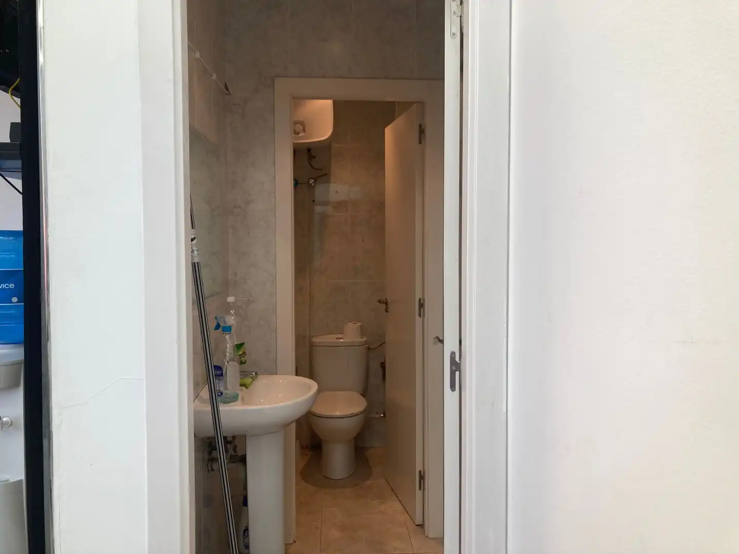 Badezimmer von Büro zur Miete in Zaragoza mit Klimaanlage und Heizung